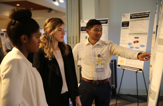 School of Medicine students discuss their CMC projects 
